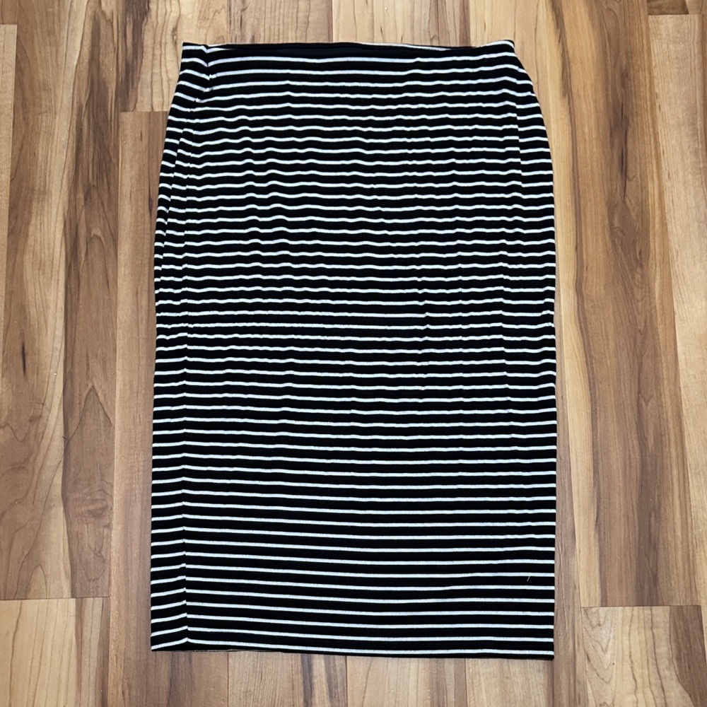 Old Navy Black and White Striped Pencil Skirt